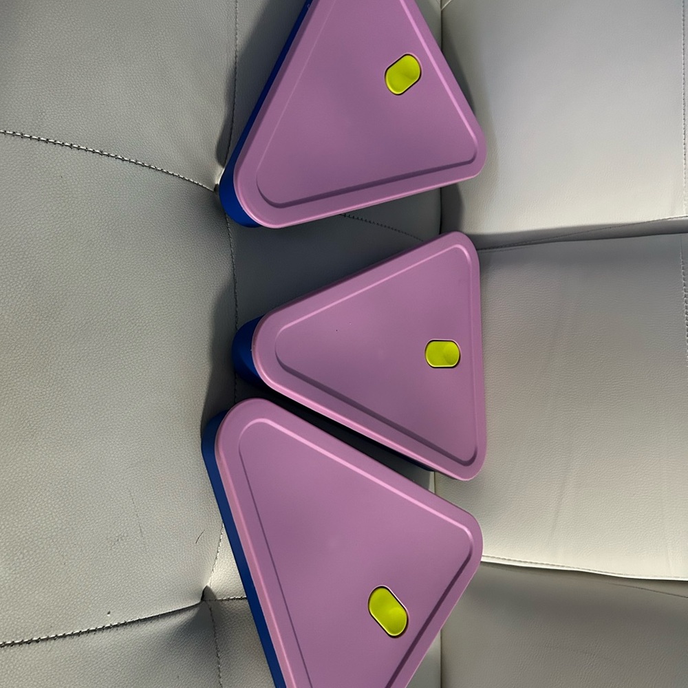 Blue and pink pizza-shaped lunchbox - Picture 3 of 3